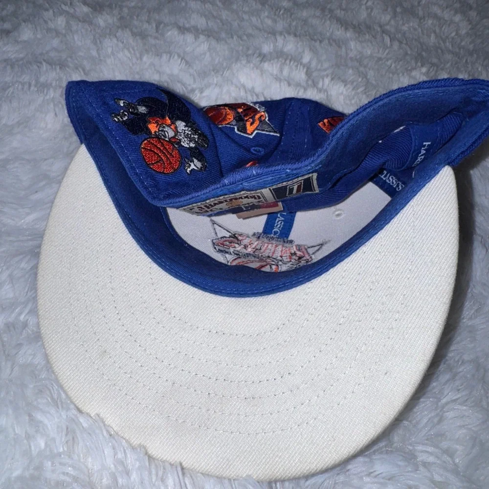 Twins Enterprise New York Knicks Hat Mens 7 3/8 Blue Excellent Hardwood Classics